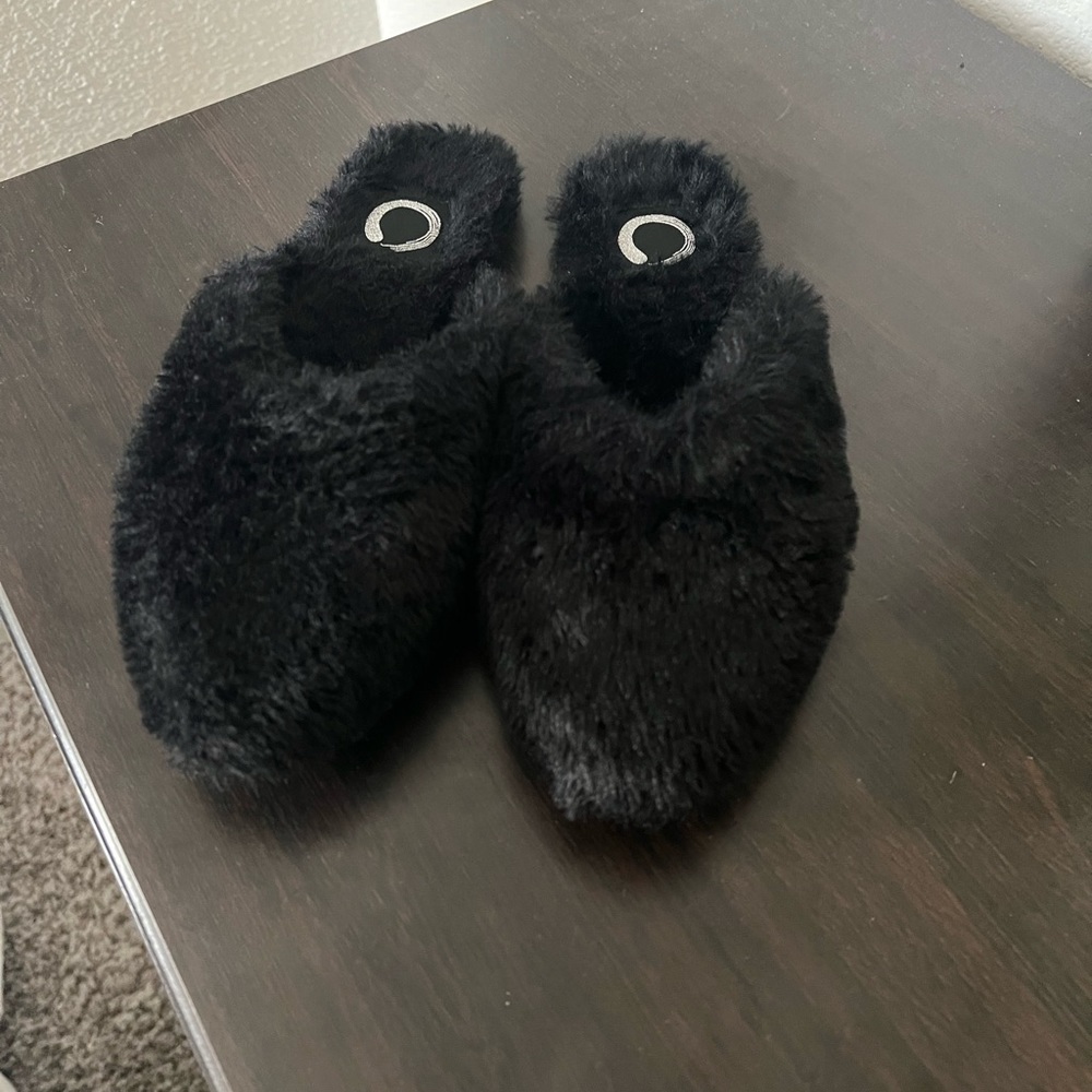 ✨🆕 Furry Black Slippers/ Mules✨